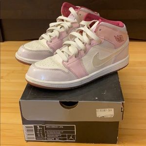 Girls Jordan 1 retro size 3